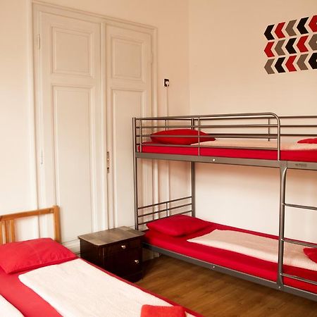 2Night Hostel Budapeste Exterior foto