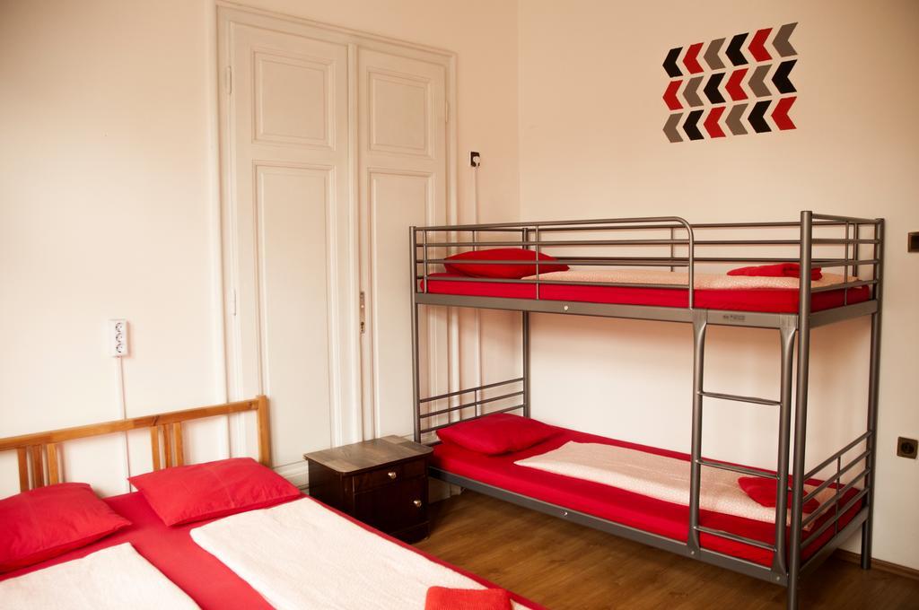 2Night Hostel Budapeste Exterior foto