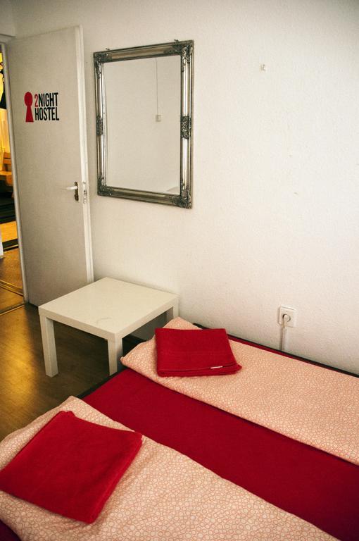 2Night Hostel Budapeste Exterior foto